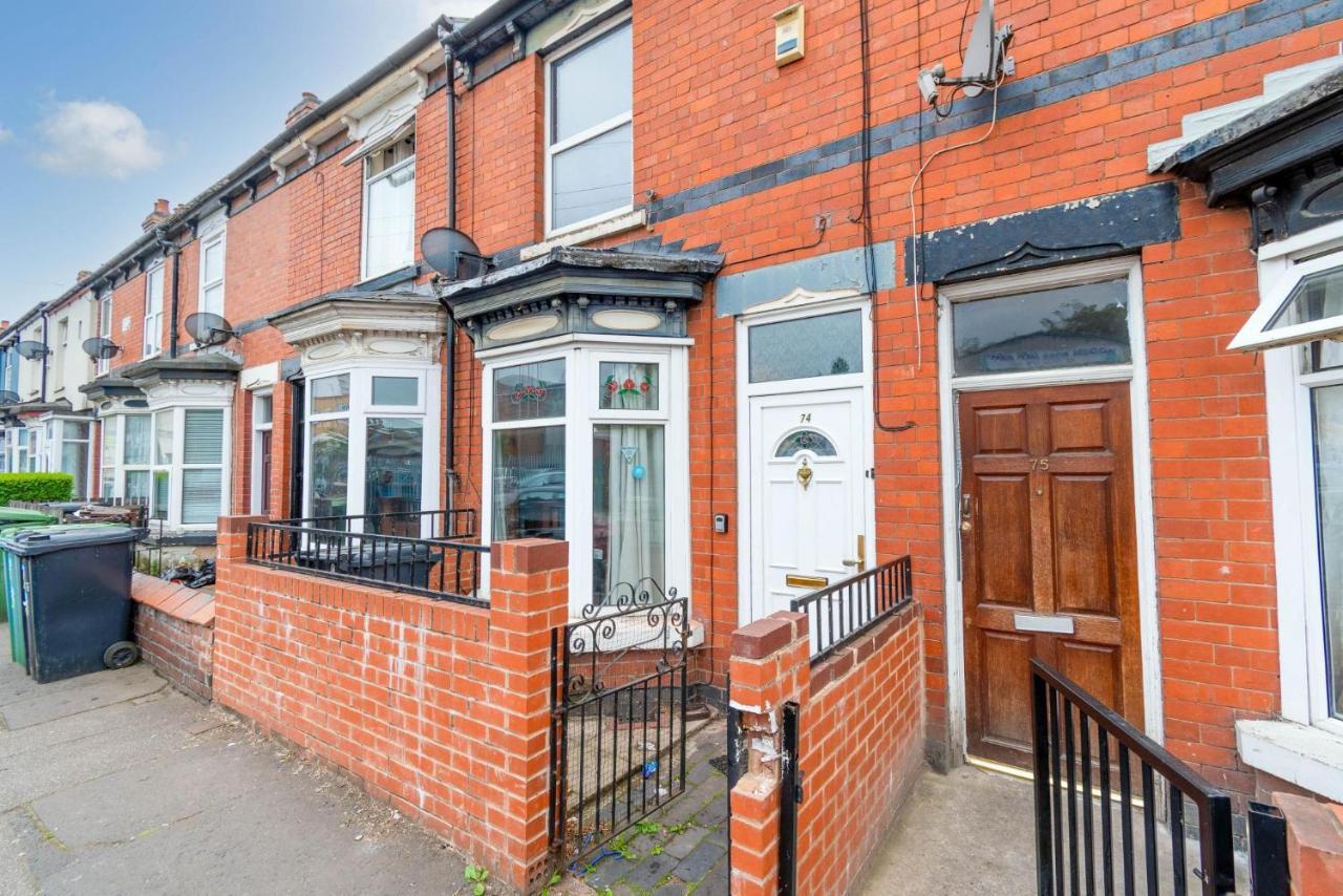 Fantastic 3 Bedroom House *Free Parking* Wolverhampton Exterior foto
